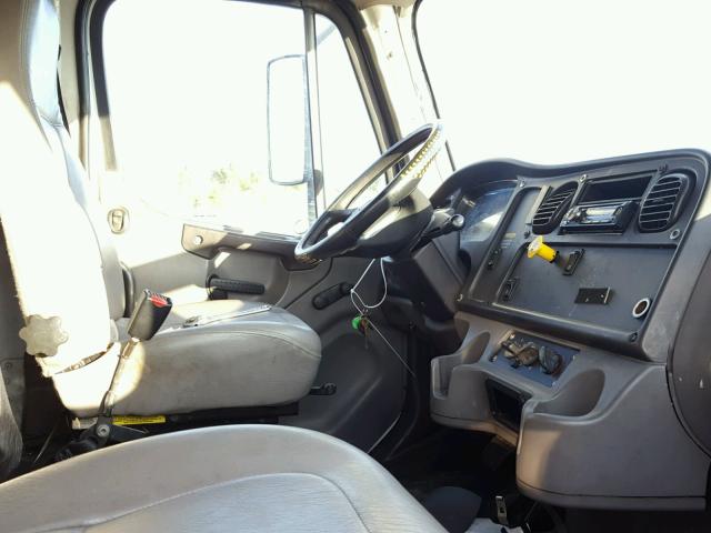 1FVACWDT58HZ61651 - 2008 FREIGHTLINER M2 WHITE photo 5