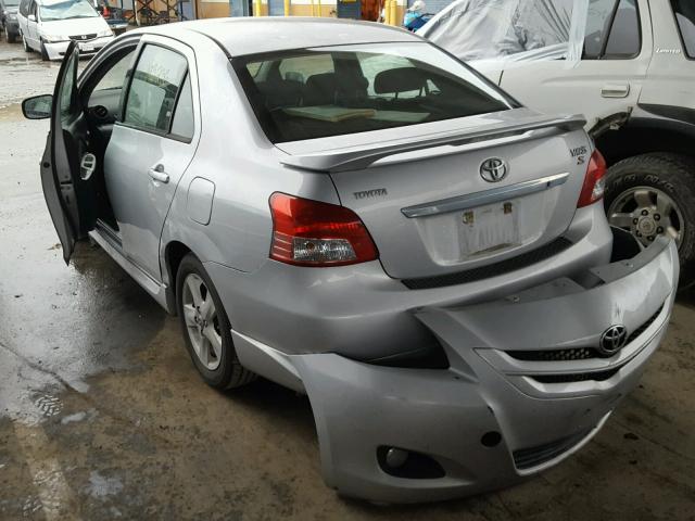 JTDBT923371009517 - 2007 TOYOTA YARIS SILVER photo 3