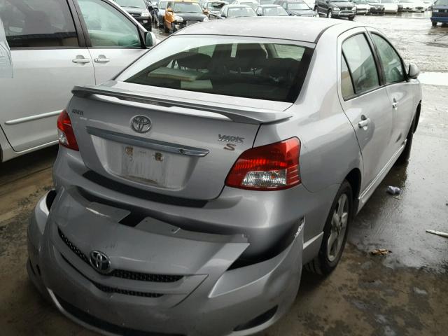 JTDBT923371009517 - 2007 TOYOTA YARIS SILVER photo 4