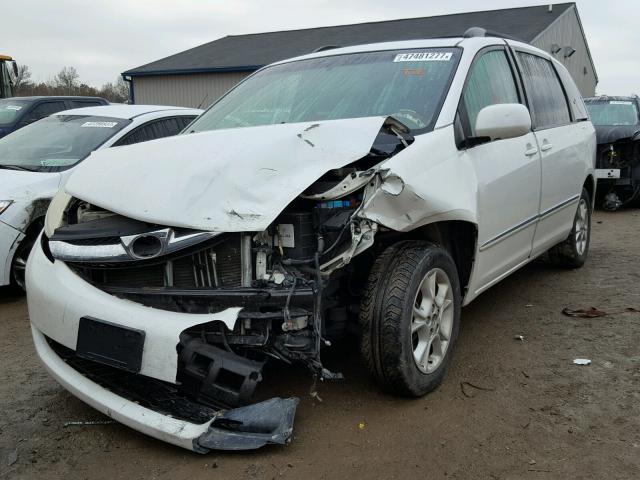 5TDBA22C66S070682 - 2006 TOYOTA SIENNA XLE WHITE photo 2