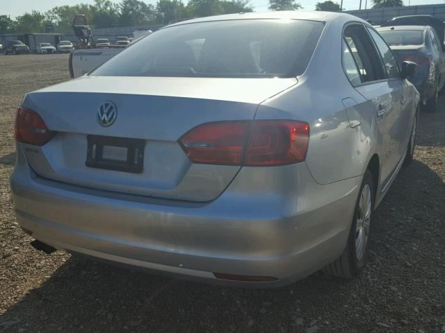 3VW2K7AJ6EM303076 - 2014 VOLKSWAGEN JETTA BASE SILVER photo 4