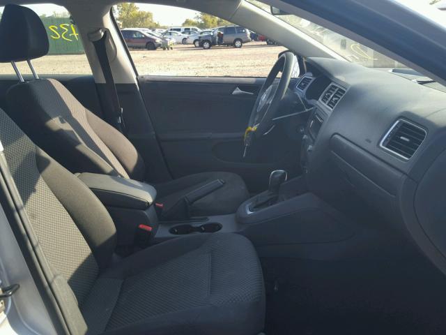 3VW2K7AJ6EM303076 - 2014 VOLKSWAGEN JETTA BASE SILVER photo 5
