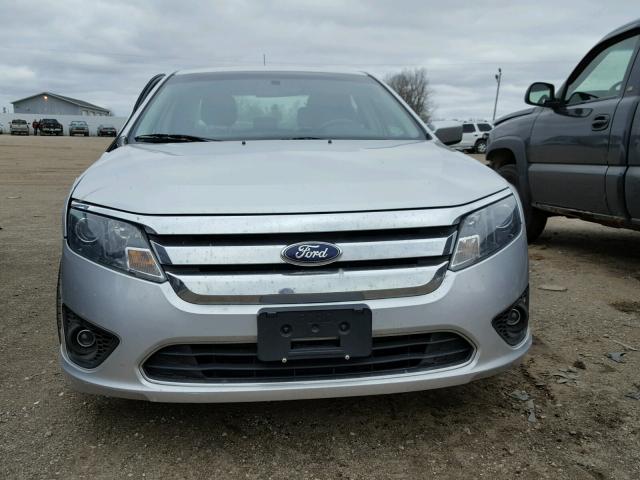 3FAHP0HA9CR403254 - 2012 FORD FUSION SE SILVER photo 9