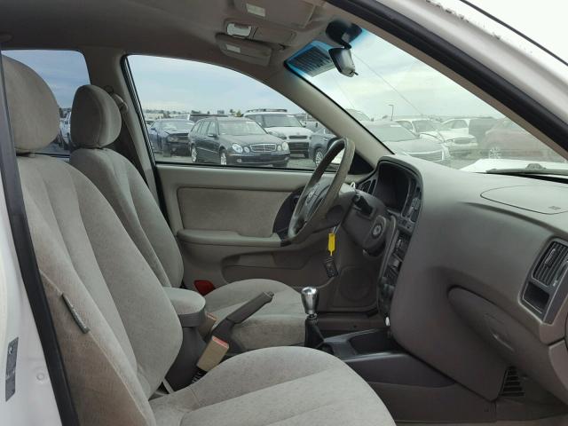 KMHDN46D35U938526 - 2005 HYUNDAI ELANTRA GL WHITE photo 5