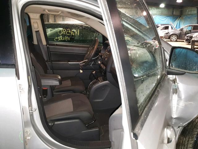 1C4NJDBB1CD502618 - 2012 JEEP COMPASS SP 银色 照片 5