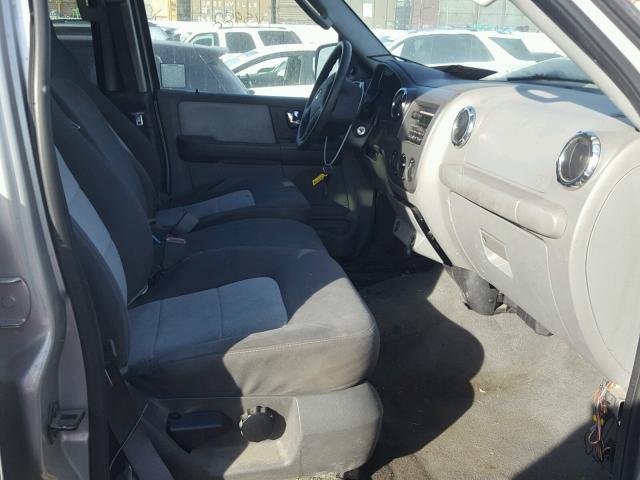 1FMPU13585LA26668 - 2005 FORD EXPEDITION GRAY photo 5