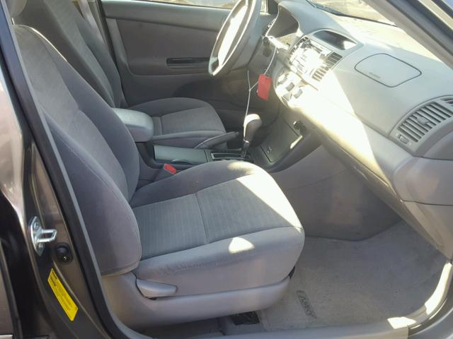 4T1BE30K06U651302 - 2006 TOYOTA CAMRY LE ნაცრისფერი ფოტო 5