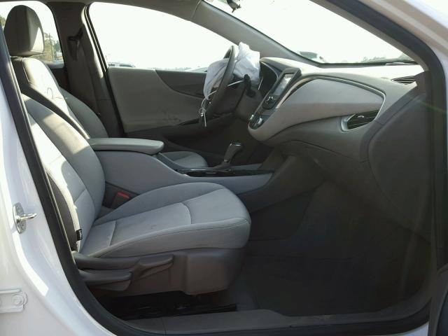 1G1ZB5ST2HF139666 - 2017 CHEVROLET MALIBU LS WHITE photo 5