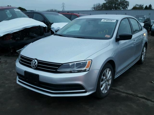 3VWD17AJXFM282648 - 2015 VOLKSWAGEN JETTA SE SILVER photo 2