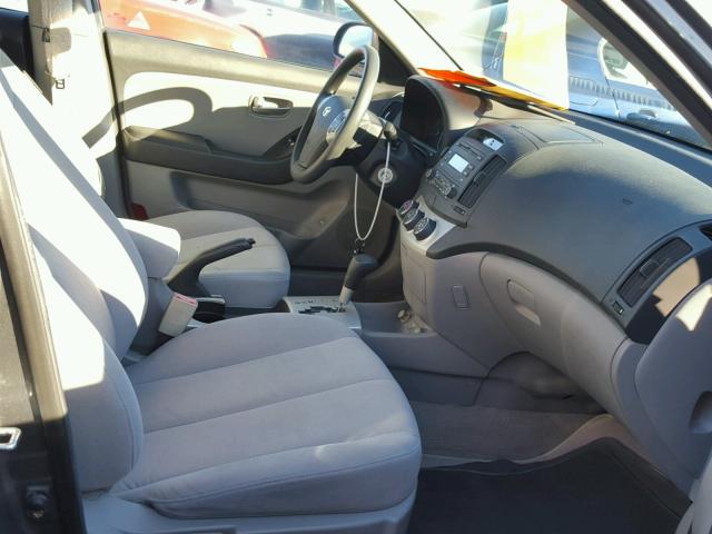 KMHDU46D88U302403 - 2008 HYUNDAI ELANTRA GL GRAY photo 5