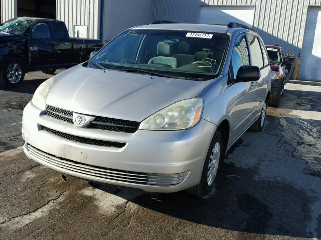 5TDZA23C55S322837 - 2005 TOYOTA SIENNA CE SILVER photo 2