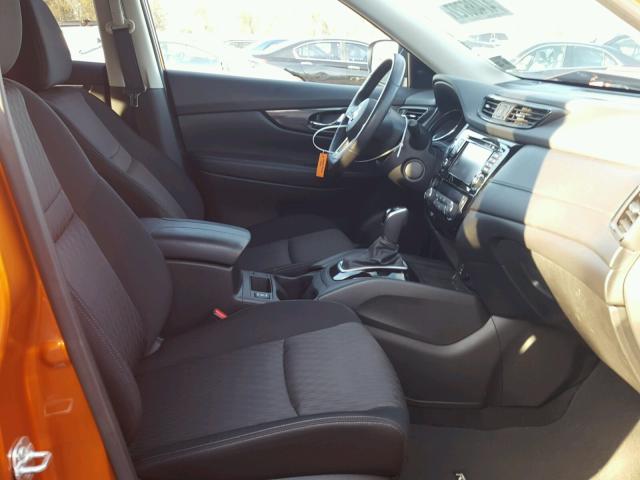 JN8AT2MVXHW019598 - 2017 NISSAN ROGUE S ORANGE photo 5