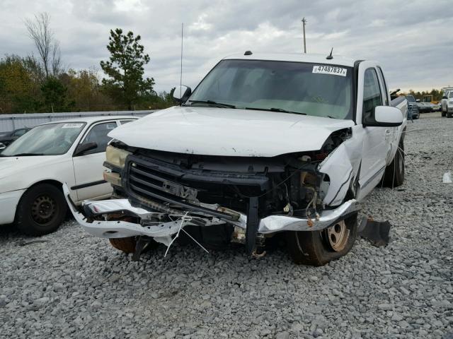 2GTEK13T751338857 - 2005 GMC NEW SIERRA WHITE photo 2