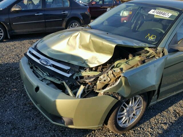 1FAHP35N38W205444 - 2008 FORD FOCUS SE GREEN photo 9