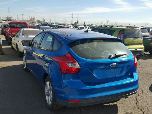 1FAHP3K23CL248170 - 2012 FORD FOCUS SE BLUE photo 3