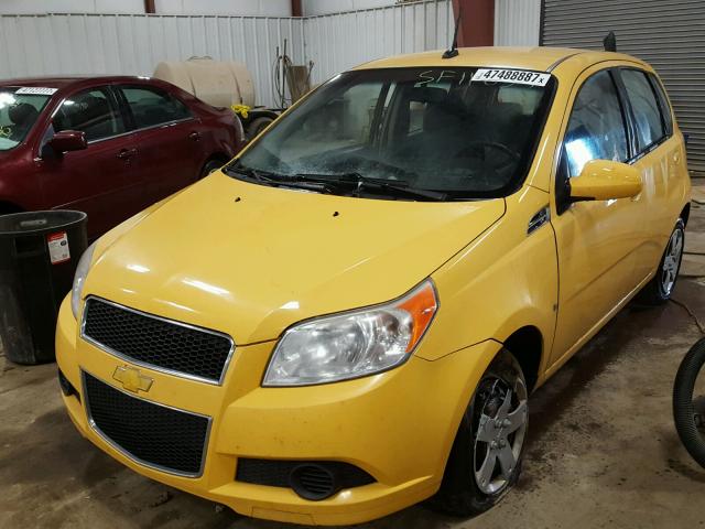 KL1TD66EX9B627112 - 2009 CHEVROLET AVEO LS YELLOW photo 2