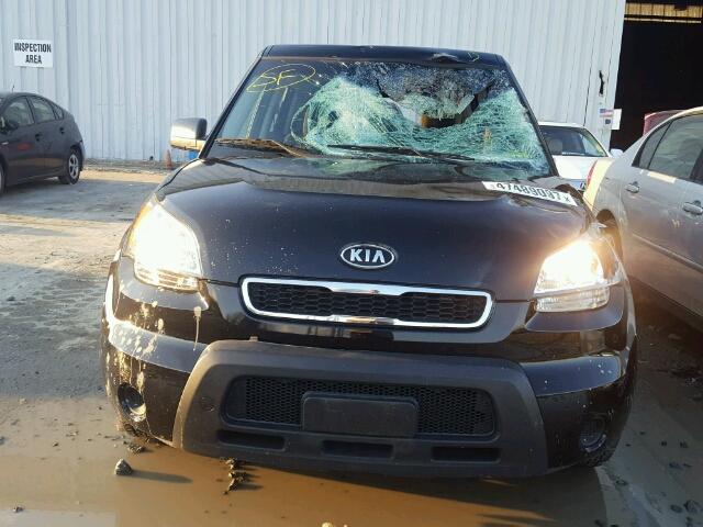 KNDJT2A13A7194837 - 2010 KIA SOUL BLACK photo 9