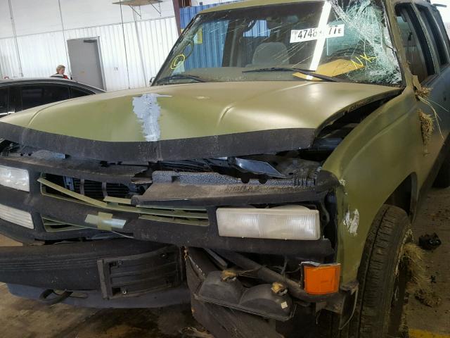 1GNEK13R4VJ378475 - 1997 CHEVROLET TAHOE K150 GREEN photo 9