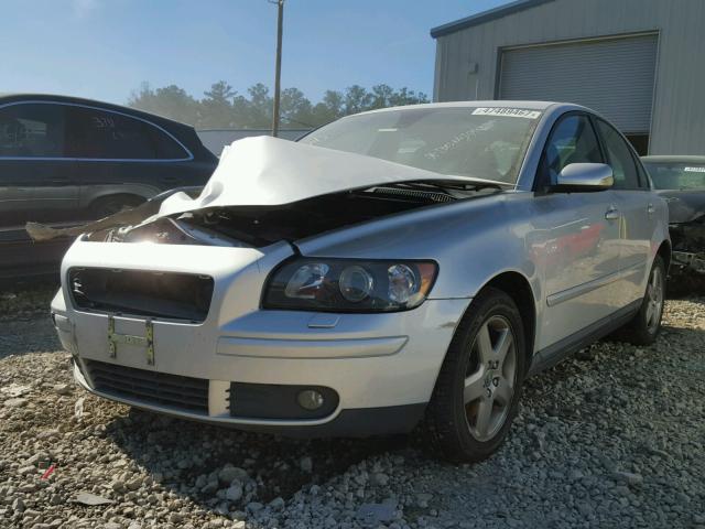 YV1MH682252072634 - 2005 VOLVO S40 T5 SILVER photo 2