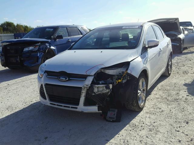 1FADP3F27EL263833 - 2014 FORD FOCUS SE WHITE photo 2