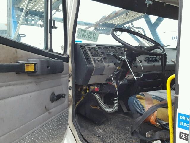1FVXTWEBXYHG13377 - 2000 FREIGHTLINER MEDIUM CON WHITE photo 9