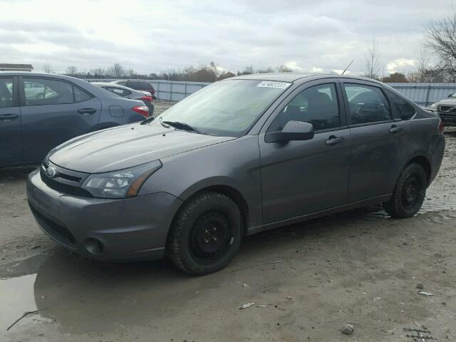 1FAHP3GN6AW283087 - 2010 FORD FOCUS SES GRAY photo 2