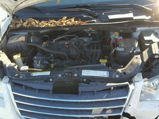 2A4RR4DE6AR114760 - 2010 CHRYSLER TOWN & COU WHITE photo 7