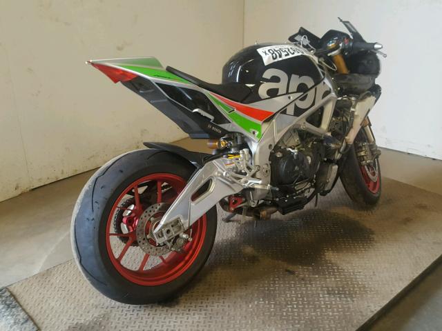 ZD4KEU00XHS001002 - 2017 APRILIA RSV4 RR SILVER photo 4