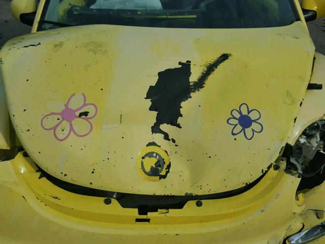 3VWCC21C11M407586 - 2001 VOLKSWAGEN NEW BEETLE 黄色 照片 7