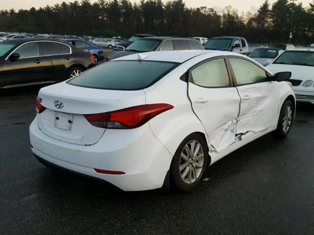 5NPDH4AE6GH774794 - 2016 HYUNDAI ELANTRA SE WHITE photo 4