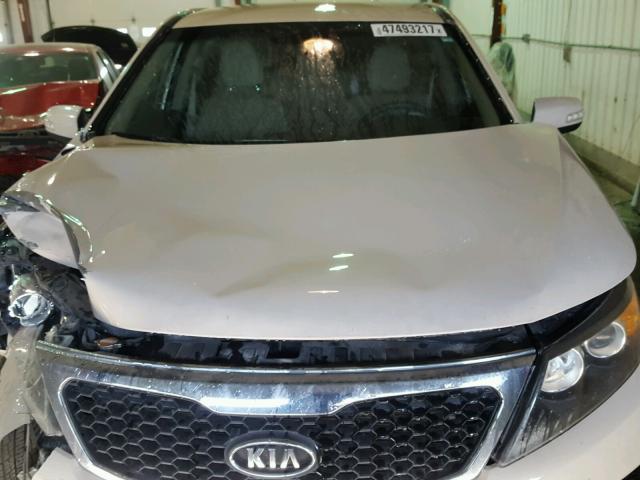 5XYKT3A16BG072696 - 2011 KIA SORENTO BA BEIGE photo 7