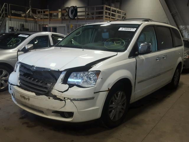 2A4RR6DX0AR148075 - 2010 CHRYSLER TOWN & COU WHITE photo 2