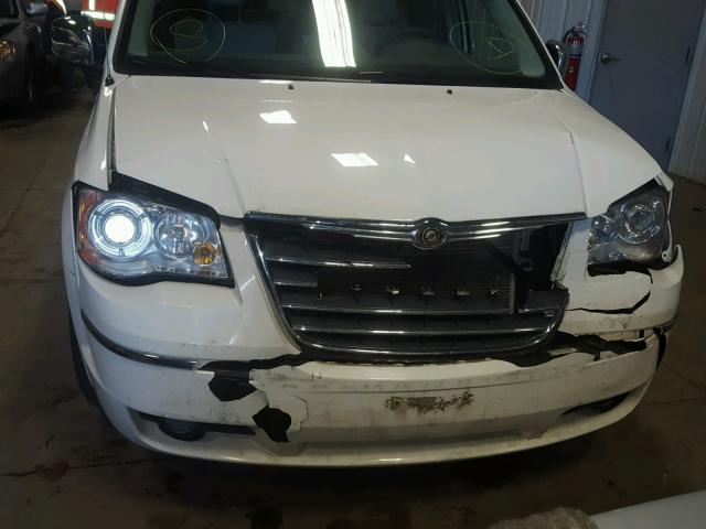 2A4RR6DX0AR148075 - 2010 CHRYSLER TOWN & COU WHITE photo 9