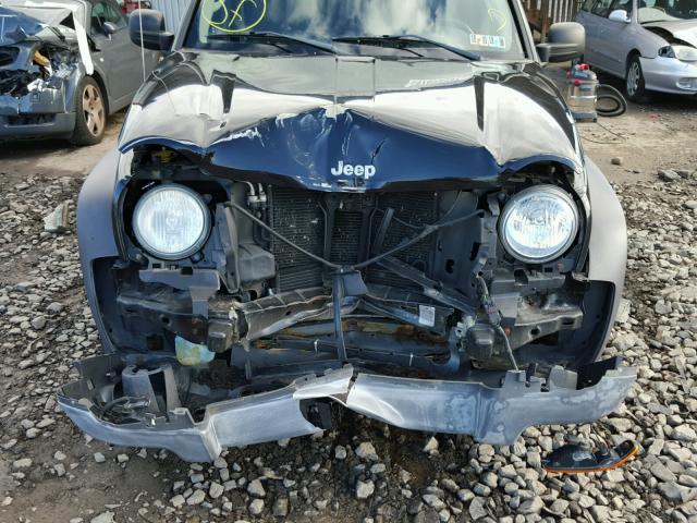 1J4GL48K84W195491 - 2004 JEEP LIBERTY SP BLACK photo 7