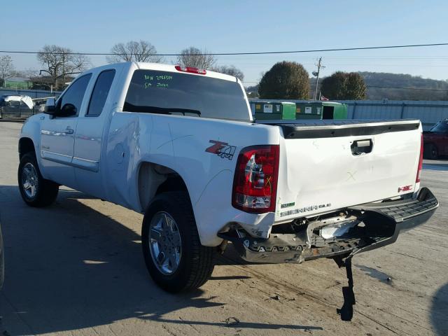 1GTR2VE31BZ174935 - 2011 GMC SIERRA K15 WHITE photo 3