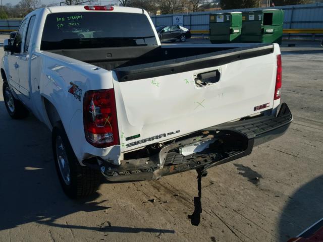 1GTR2VE31BZ174935 - 2011 GMC SIERRA K15 WHITE photo 9