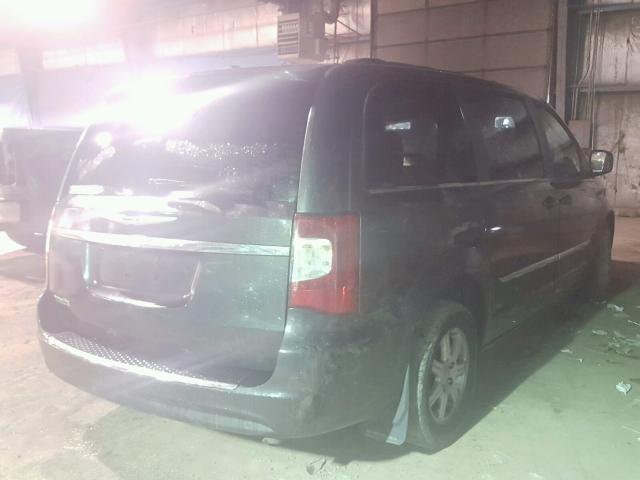 2A4RR5DG8BR682372 - 2011 CHRYSLER TOWN & COU GRAY photo 4