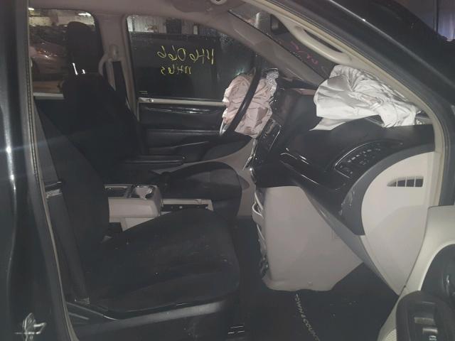 2A4RR5DG8BR682372 - 2011 CHRYSLER TOWN & COU GRAY photo 5