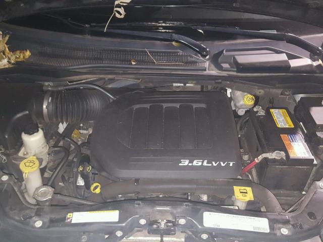 2A4RR5DG8BR682372 - 2011 CHRYSLER TOWN & COU GRAY photo 7