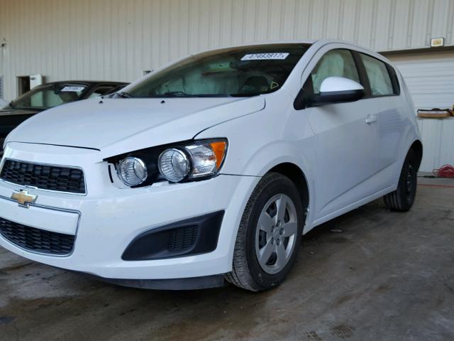 1G1JA6SH6F4190422 - 2015 CHEVROLET SONIC LS WHITE photo 2