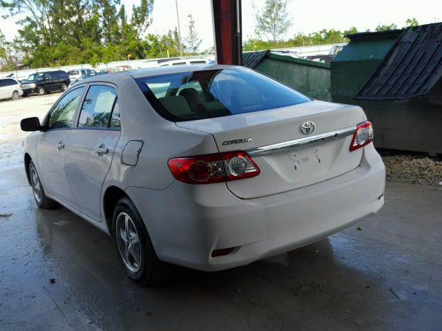 2T1BU4EE4DC967618 - 2013 TOYOTA COROLLA BA WHITE photo 3