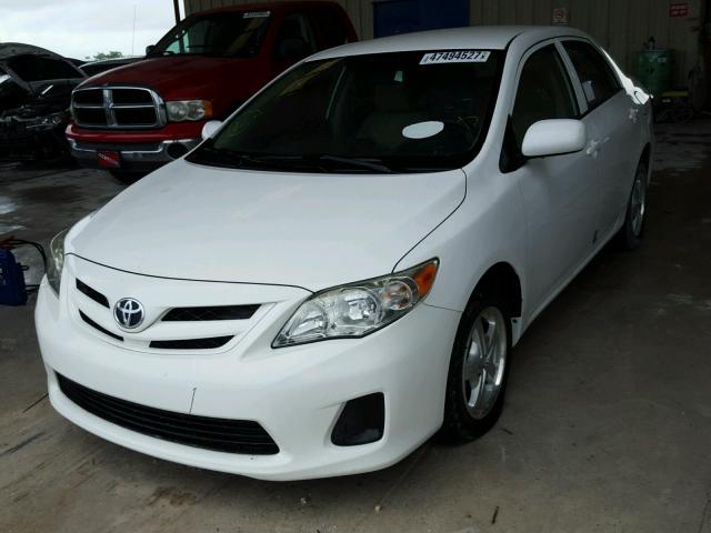 5YFBU4EE5DP149962 - 2013 TOYOTA COROLLA BA WHITE photo 2