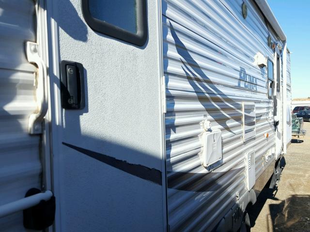 4X4TPUF25BP032469 - 2011 FOUR TRAILER WHITE photo 4