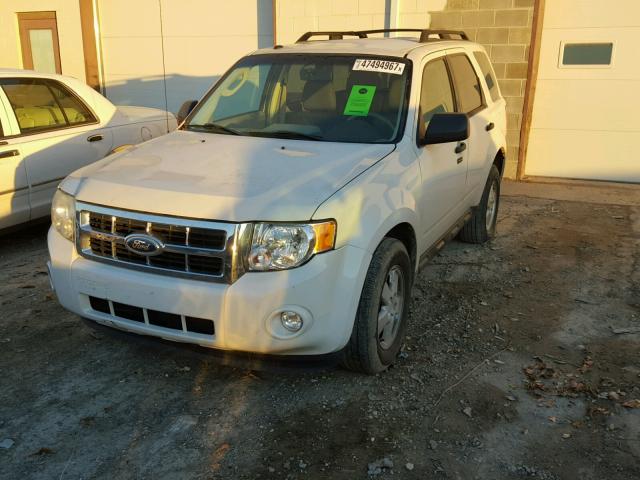 1FMCU0DG3AKA80288 - 2010 FORD ESCAPE XLT WHITE photo 2