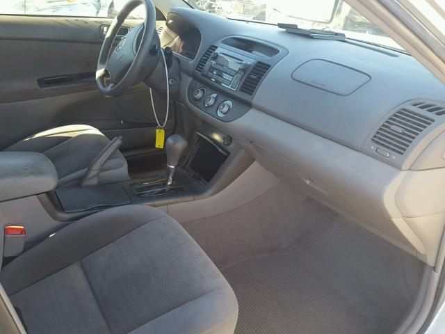 4T1BE32K65U103736 - 2005 TOYOTA CAMRY LE ვერცხლისფერი ფოტო 5
