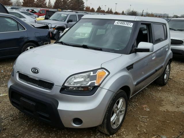 KNDJT2A24A7703987 - 2010 KIA SOUL + SILVER photo 2