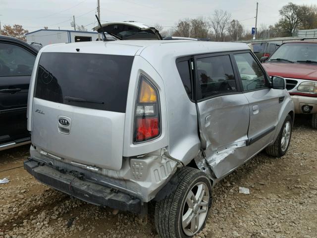 KNDJT2A24A7703987 - 2010 KIA SOUL + SILVER photo 4