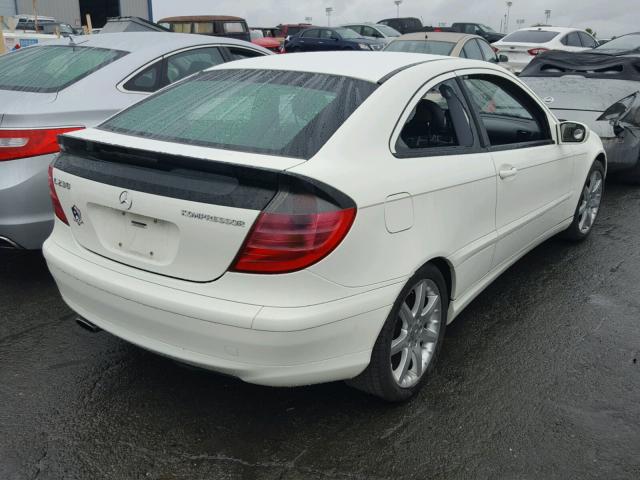 WDBRN40J14A586702 - 2004 MERCEDES-BENZ C 230K SPO WHITE photo 4