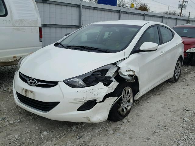 5NPDH4AE4BH026327 - 2011 HYUNDAI ELANTRA GL WHITE photo 2