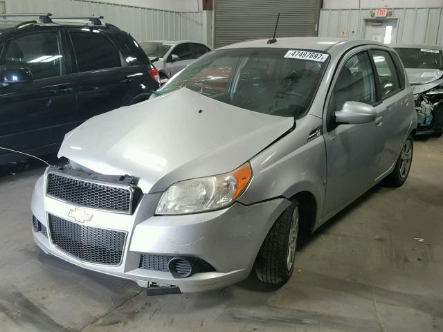 KL1TD66E19B385830 - 2009 CHEVROLET AVEO LS SILVER photo 2